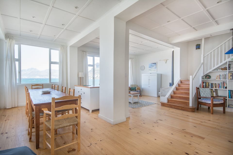 Flat-screen TV, fireplace