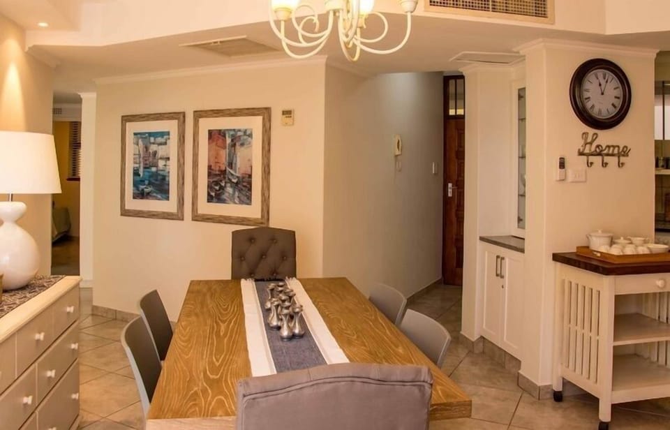 Executive Apartment, 3 Bedrooms | In-room dining