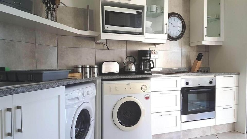 Executive Apartment, 3 Bedrooms | Private kitchen | Fridge, microwave, oven, stovetop