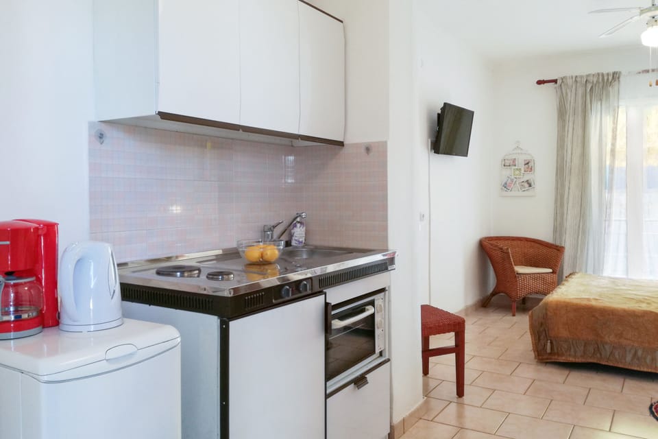 Studio, Garden View | In-room safe, desk, blackout drapes, soundproofing
