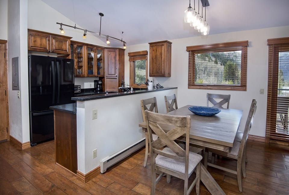 Condo, 3 Bedrooms | Private kitchen | Fridge, microwave, oven, dishwasher