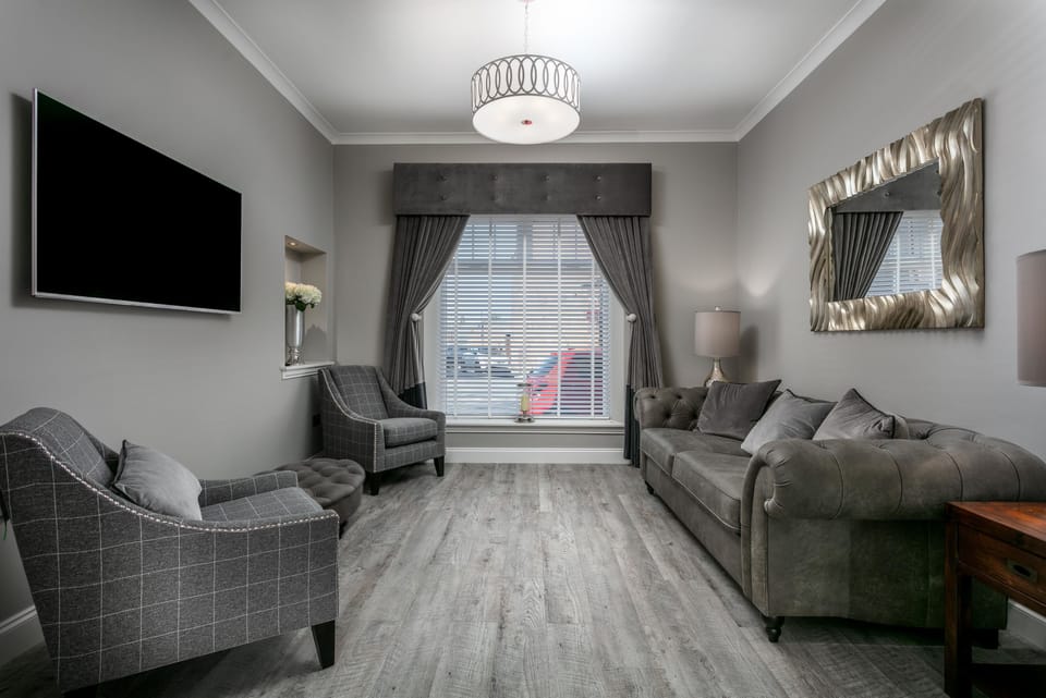 Deluxe House, 3 Bedrooms, Non Smoking | Living area | 24-inch Smart TV with satellite channels, TV, Netflix
