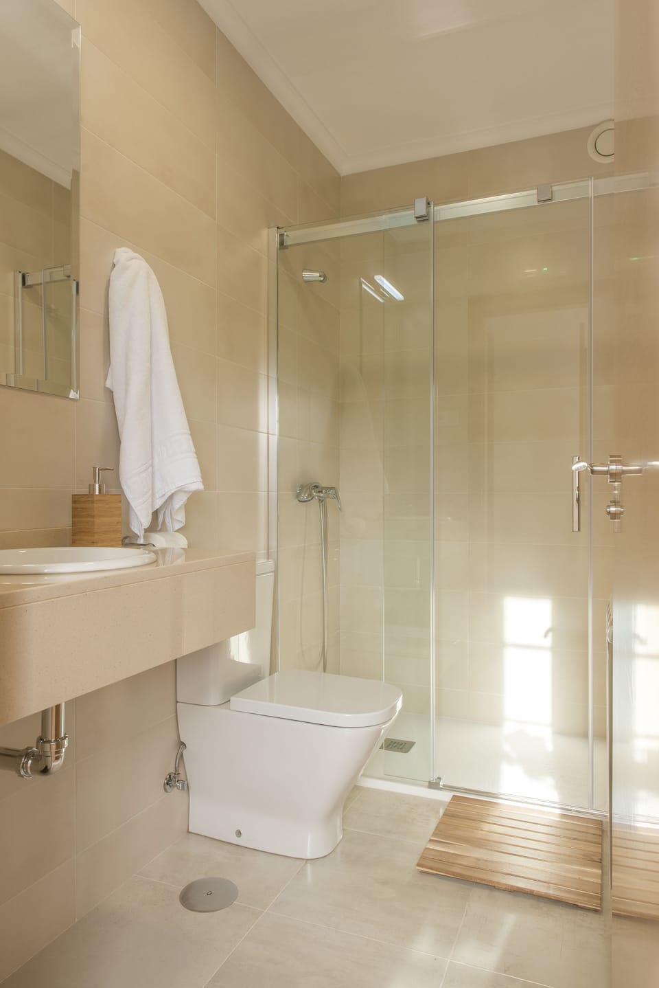 Twin Room, Private Bathroom | Bathroom | Shower, hair dryer, towels