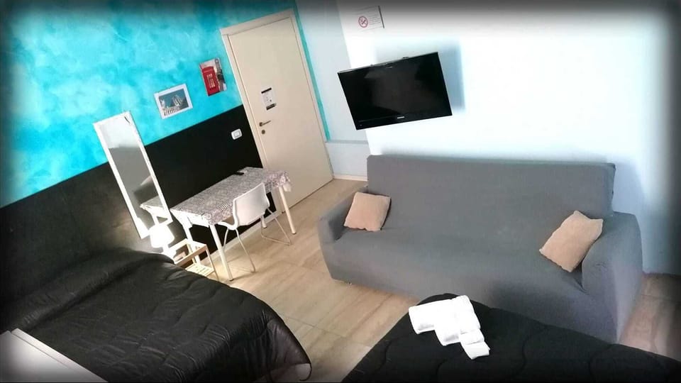 Economy Triple Room | Desk, iron/ironing board, free cribs/infant beds, rollaway beds