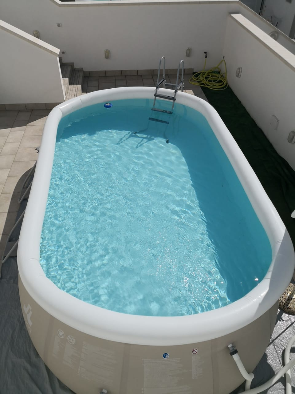 Seasonal outdoor pool, pool umbrellas, sun loungers