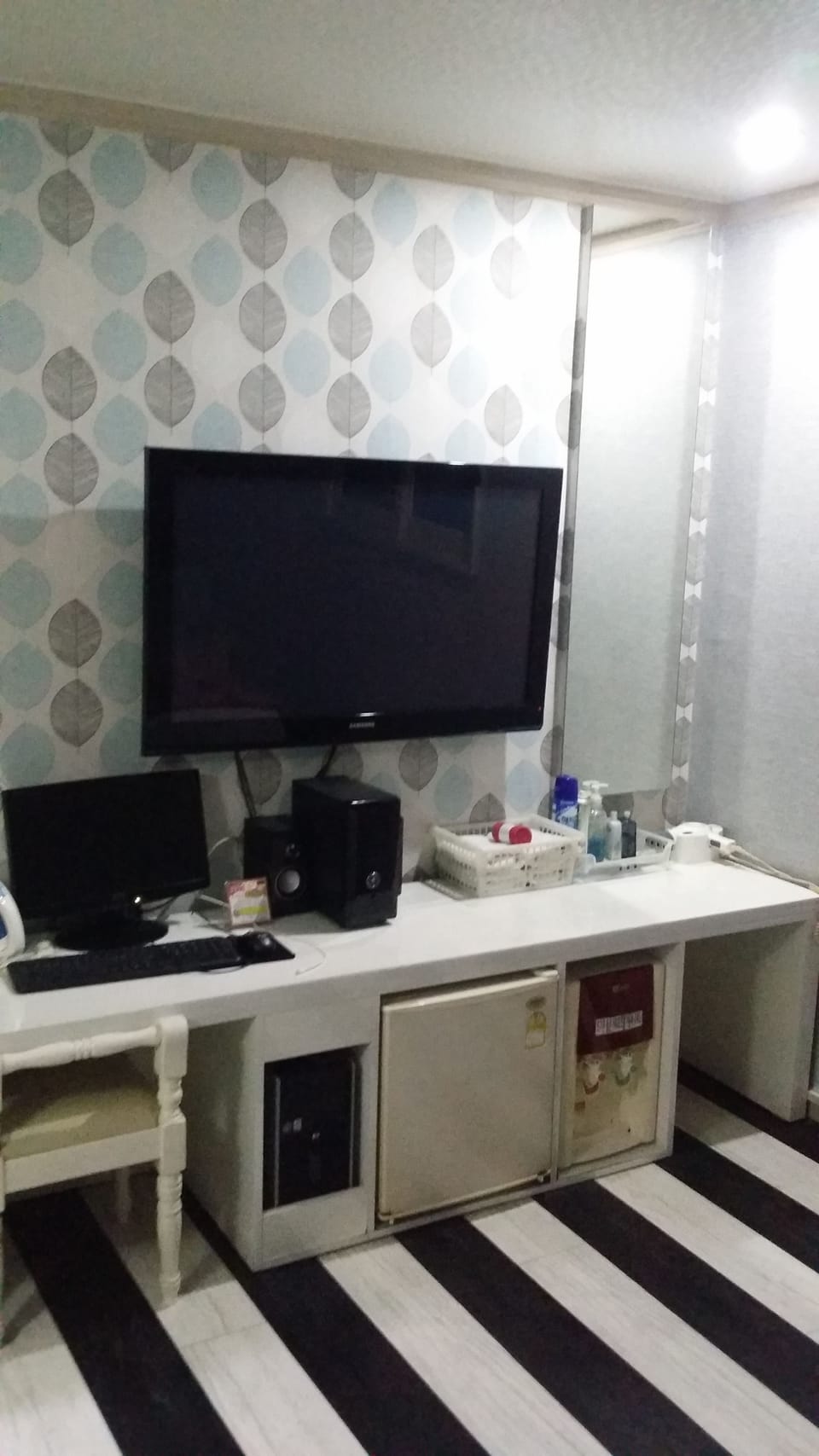 Standard Double Room | Television