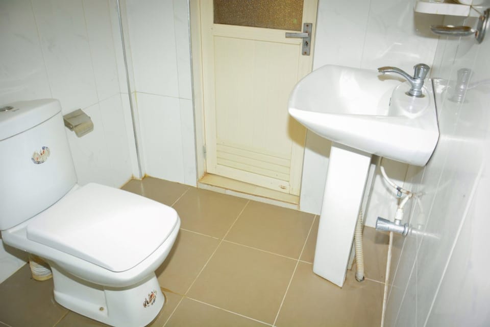 Shower, rainfall showerhead, towels