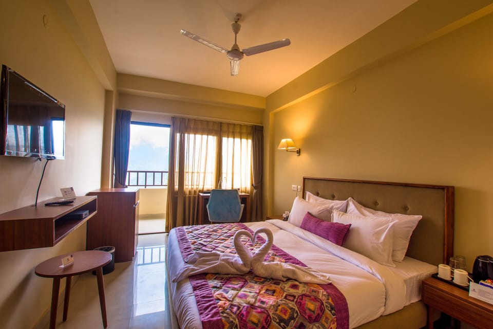 Suite, 1 Queen Bed | Premium bedding, in-room safe, soundproofing, iron/ironing board