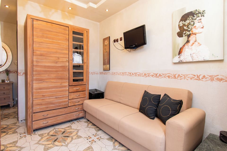 Double Room, 1 Queen Bed | Premium bedding, desk, blackout drapes, soundproofing