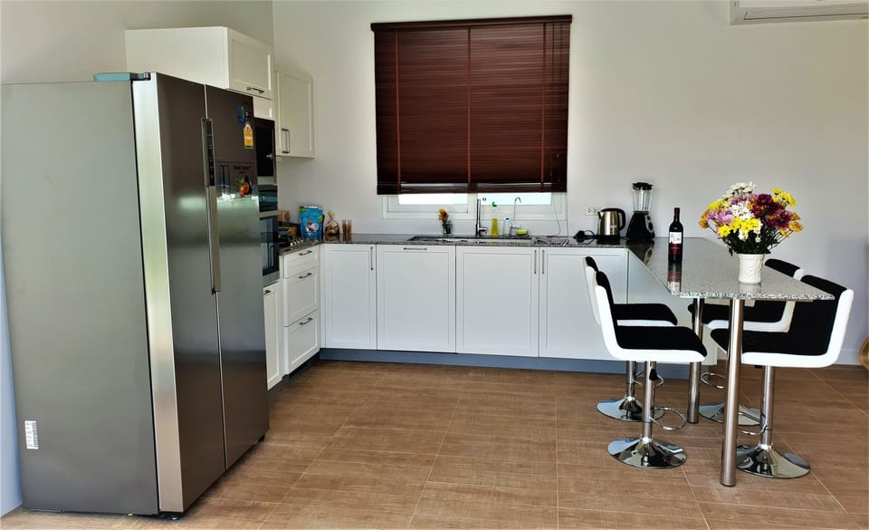 3-Bedroom Villa  | Private kitchen | Full-size fridge, microwave, oven, stovetop