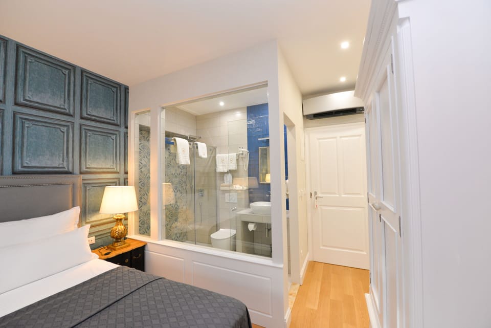 Double Room | In-room safe, desk, soundproofing, iron/ironing board