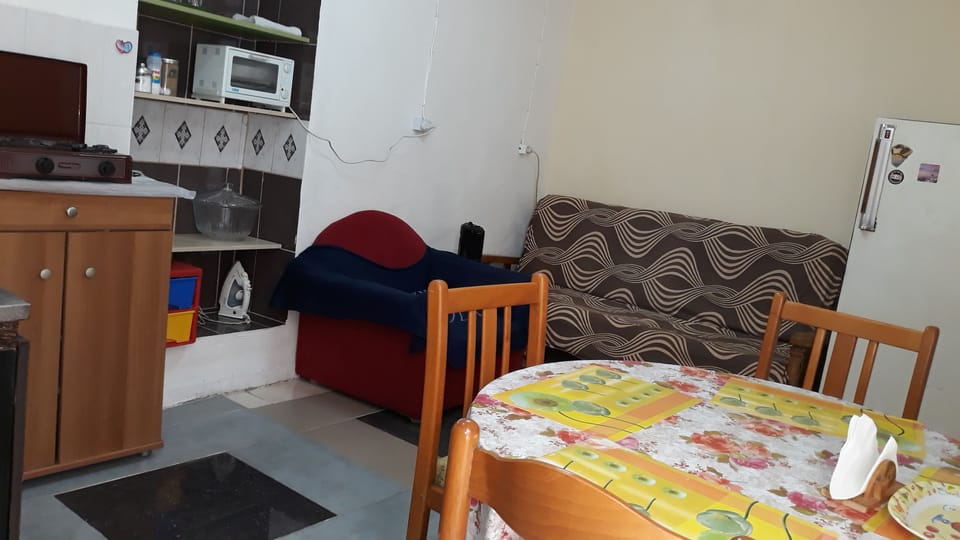 Basic House | Living room | TV