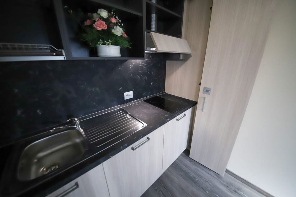 Classic Studio, 1 Queen Bed, Non Smoking, Kitchen | Private kitchen | Shared fridge