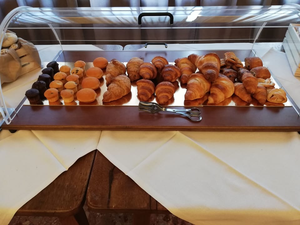 Daily buffet breakfast for a fee