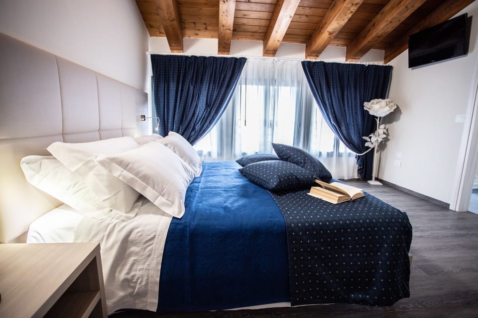 Double Room | Down comforters, in-room safe, desk, blackout drapes