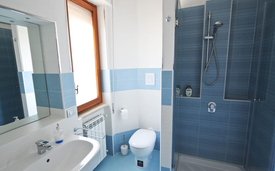 Comfort Triple Room, Private Bathroom | Bathroom | Shower, hair dryer, bidet, towels
