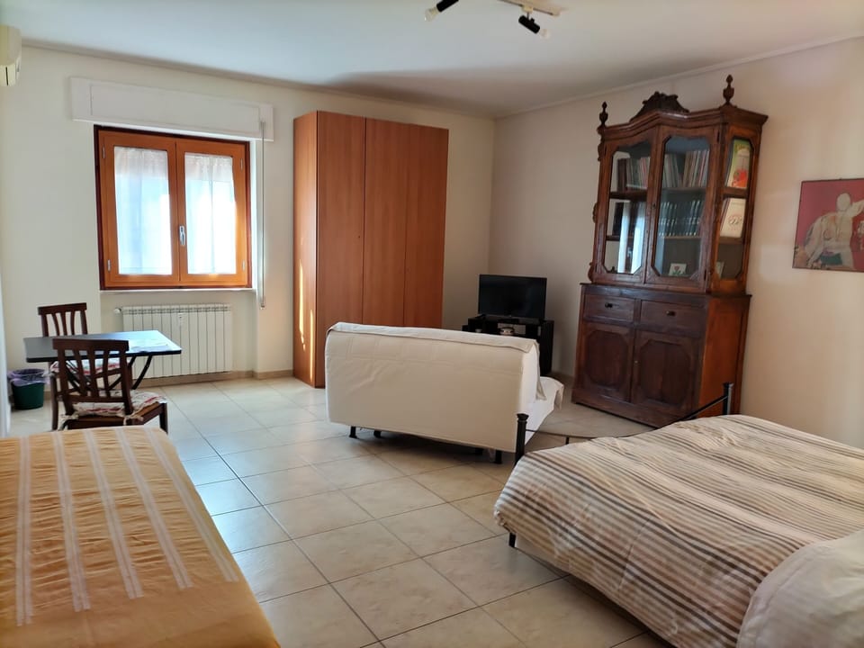 Family Room, Private Bathroom (External) | Down comforters, desk, laptop workspace, iron/ironing board (on request)