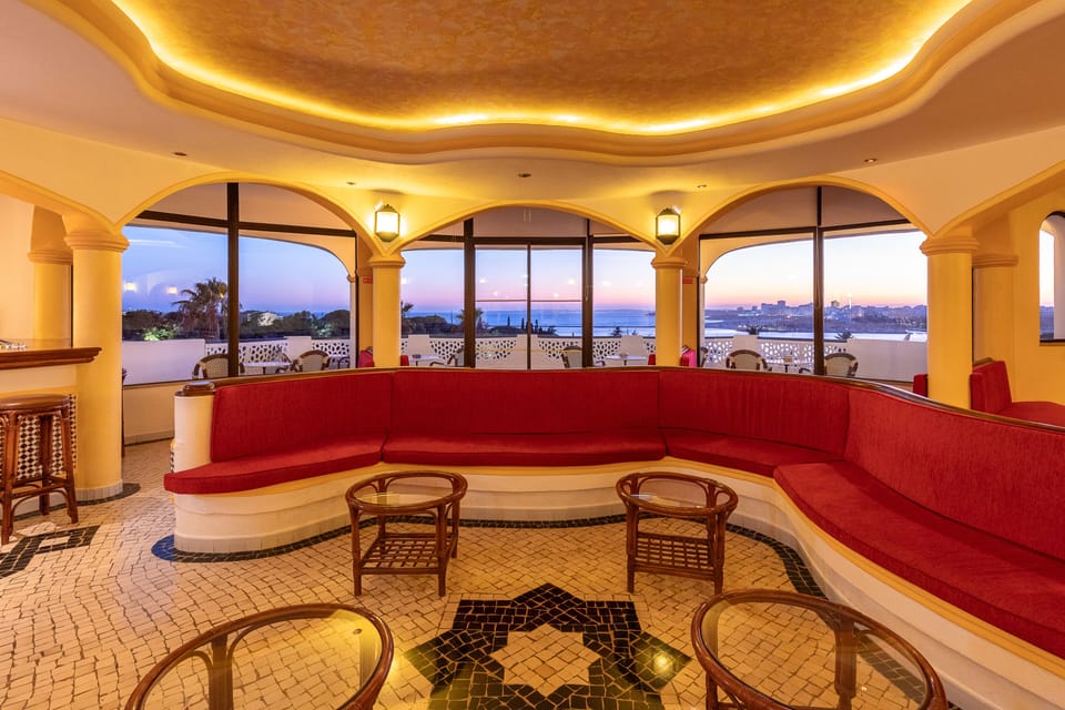 Cocktail bar