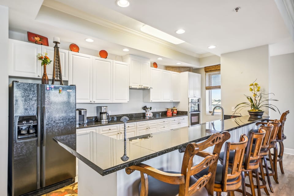 Condo, 3 Bedrooms | Private kitchen | Coffee/tea maker, fridge, microwave, oven