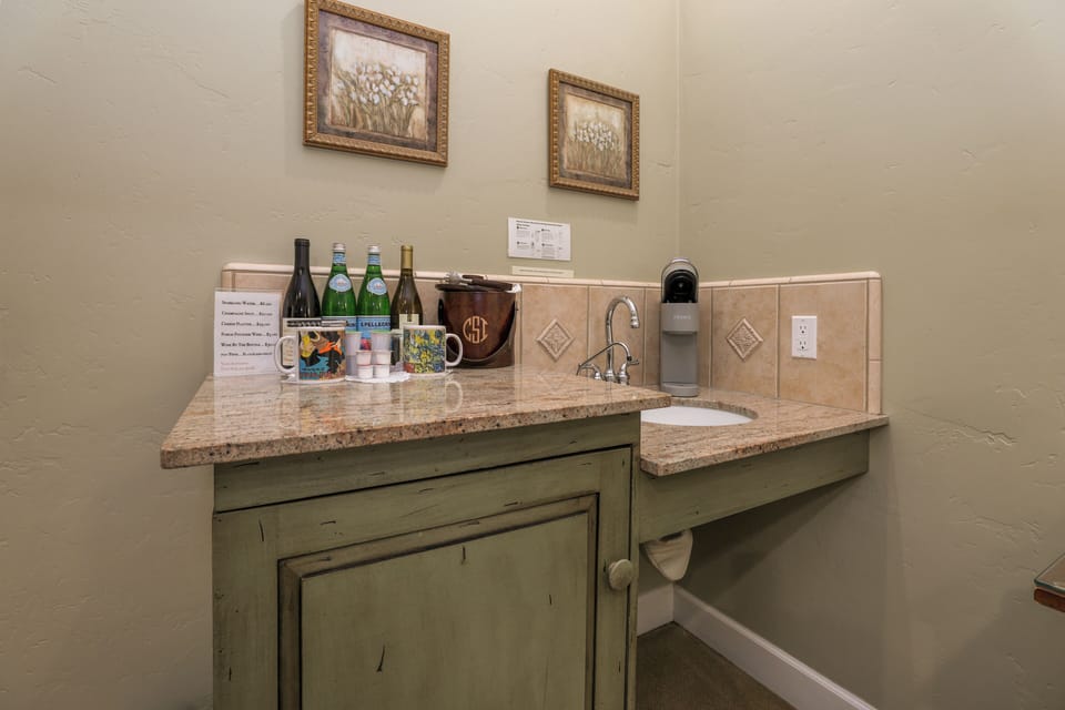 Egyptian cotton sheets, premium bedding, down comforters, pillowtop beds