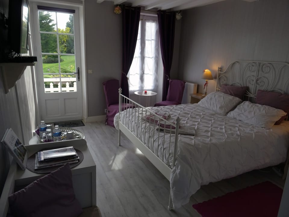 Double Room (Hortensia) | Individually decorated, individually furnished, blackout drapes