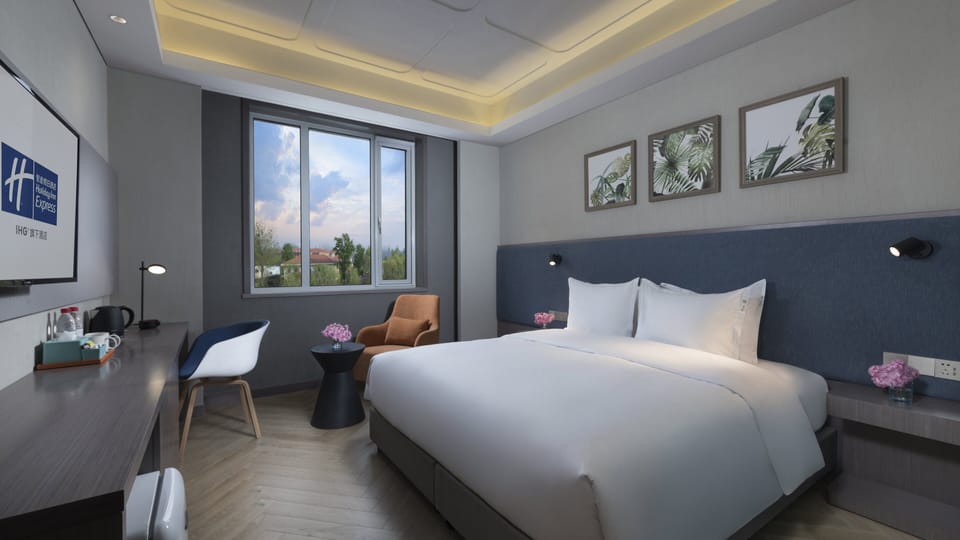 Minibar, in-room safe, soundproofing, WiFi (free)