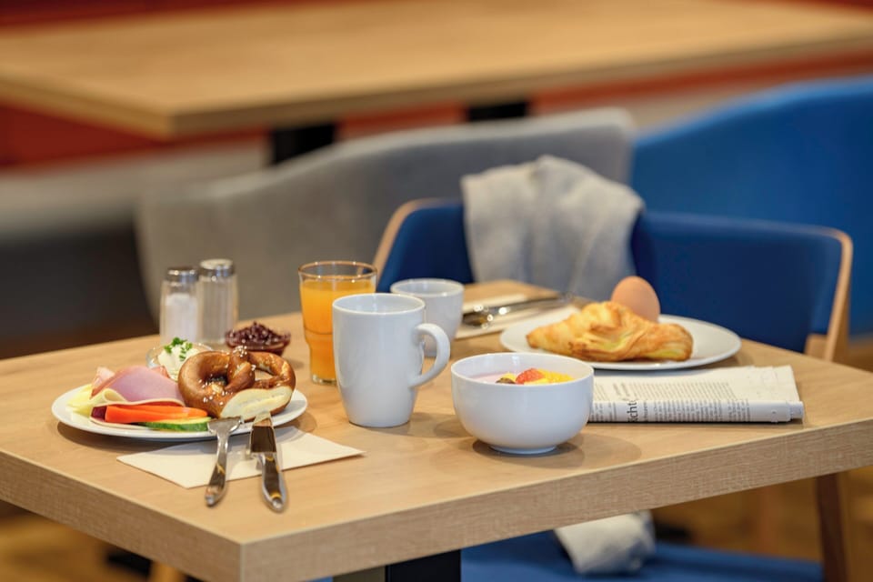 Free daily self-serve breakfast
