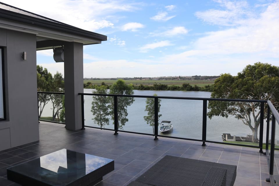 Executive House, Multiple Bedrooms, River View | Balcony view