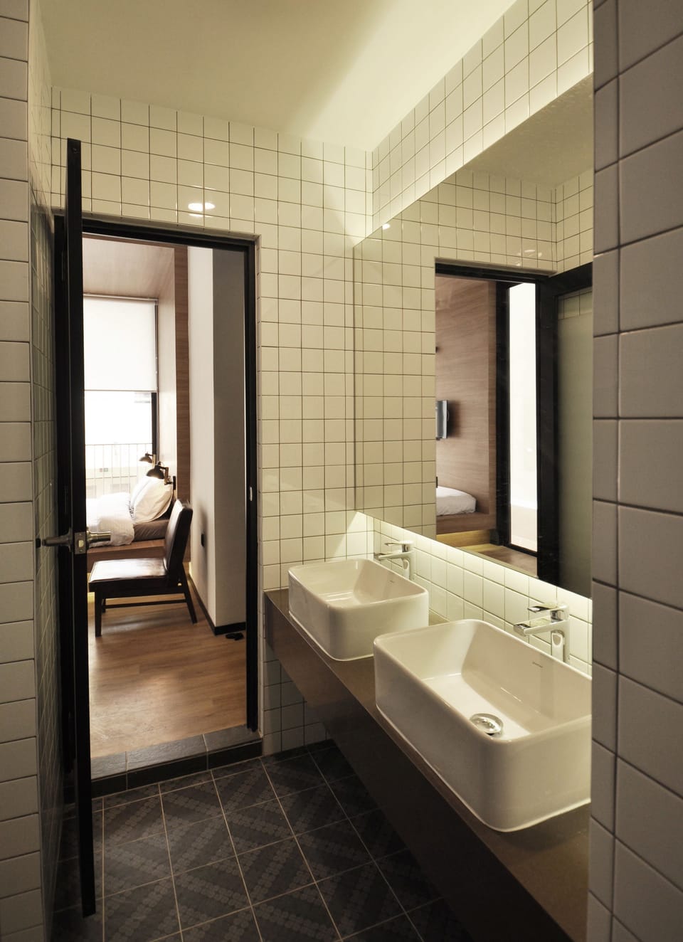 Deluxe Double Room | Bathroom sink