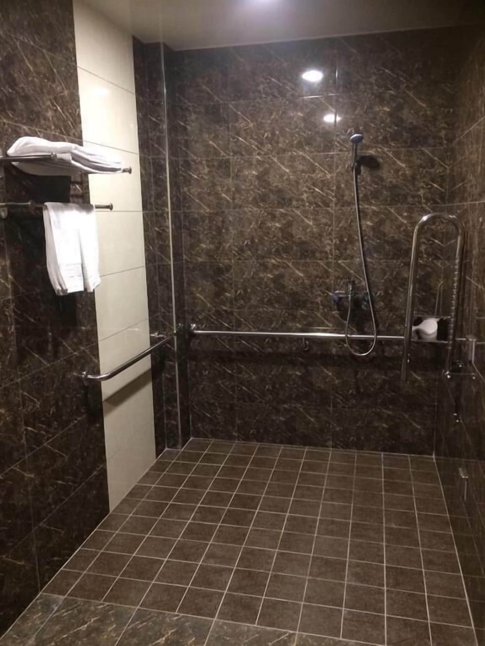Double Room, Accessible, Non Smoking | Bathroom | Shower, free toiletries, hair dryer, slippers