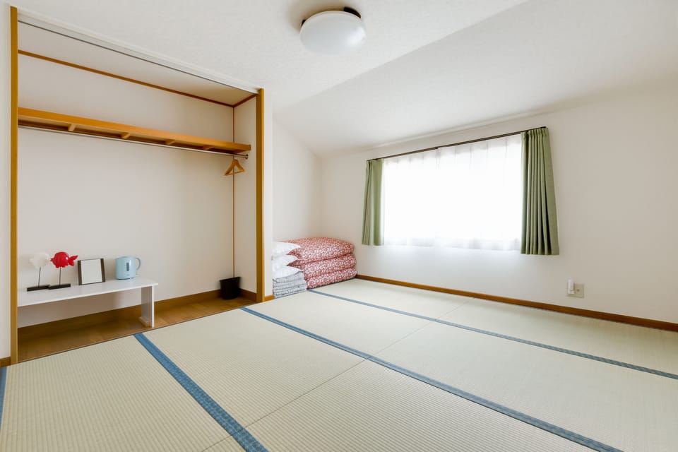 WiFi (free), bed sheets