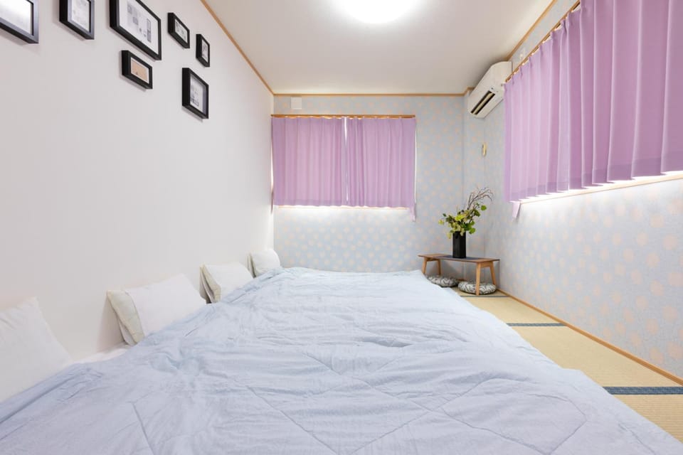 Blackout drapes, WiFi (free), bed sheets