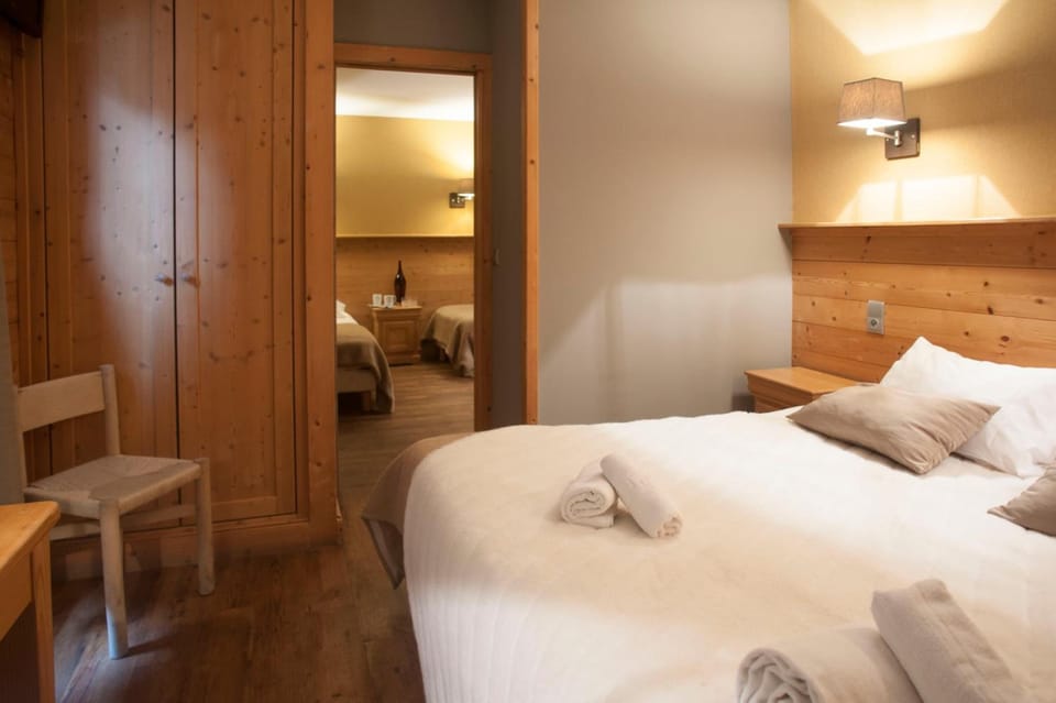 Desk, blackout drapes, free WiFi, bed sheets