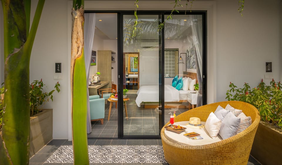 Cabana Pool Access | Egyptian cotton sheets, premium bedding, minibar, in-room safe