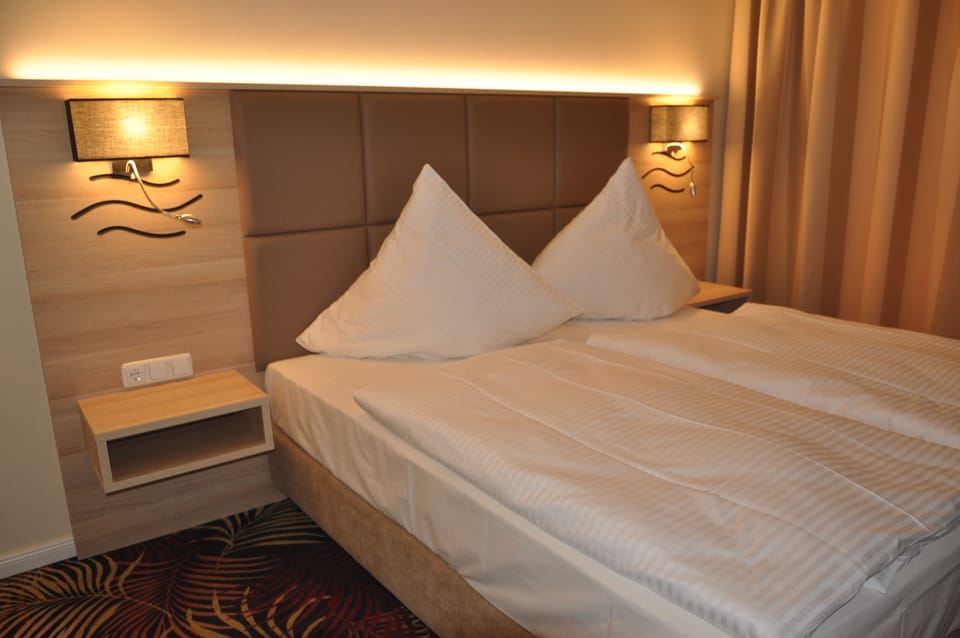 Minibar, in-room safe, desk, laptop workspace