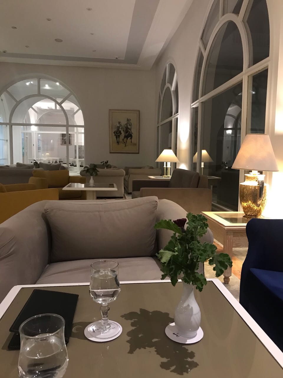 3 bars/lounges