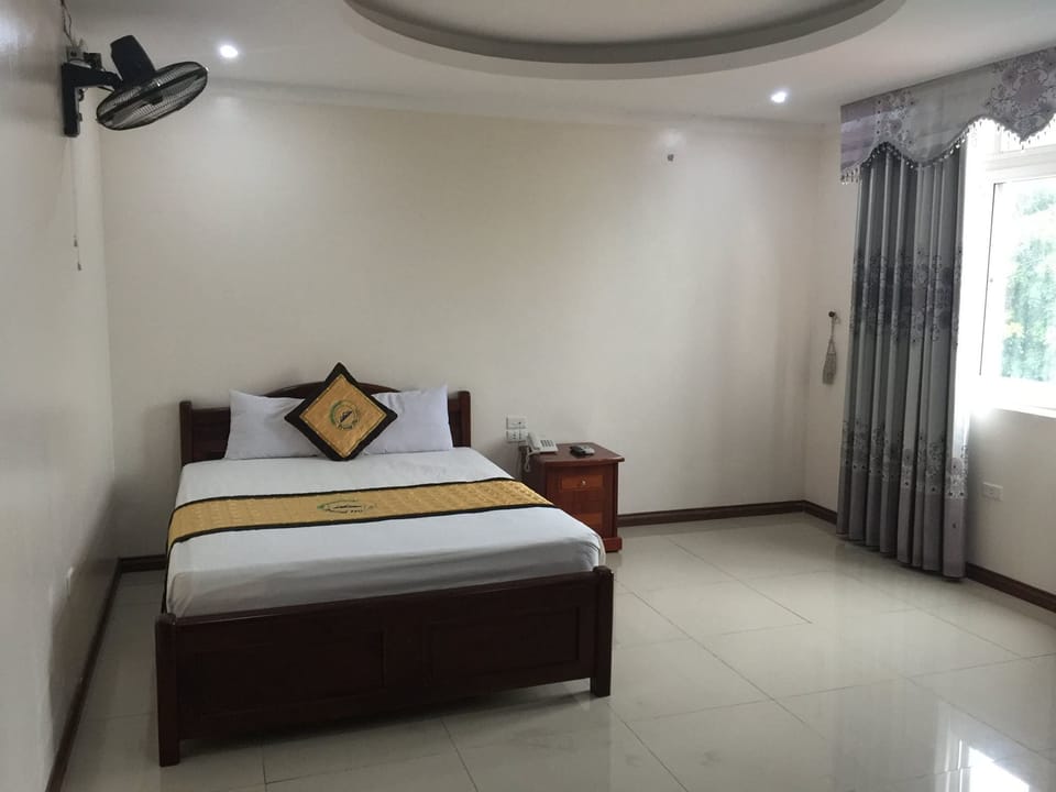 Standard Double or Twin Room | Minibar, in-room safe, blackout drapes, soundproofing