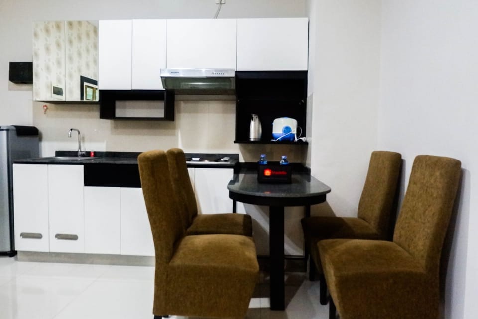 Room | In-room dining