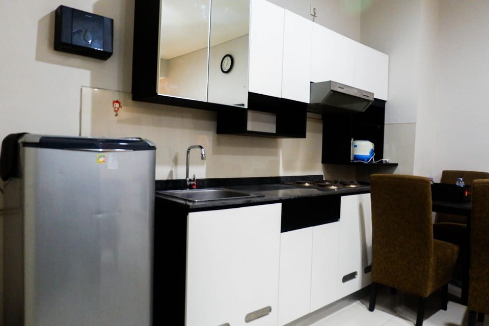 Room | Private kitchen | Fridge, stovetop, electric kettle, cookware/dishes/utensils