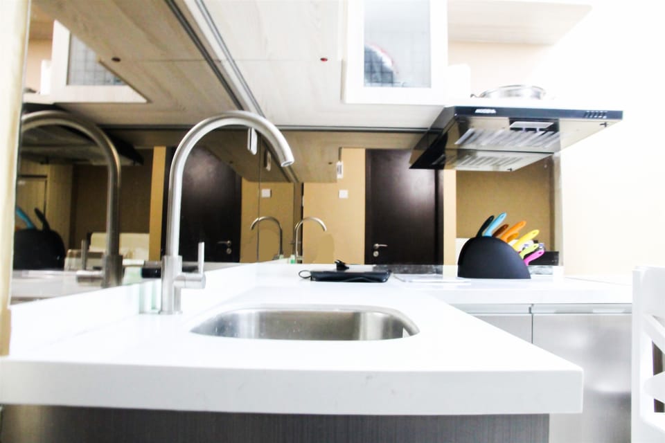 Room | Private kitchen | Fridge, stovetop, cookware/dishes/utensils