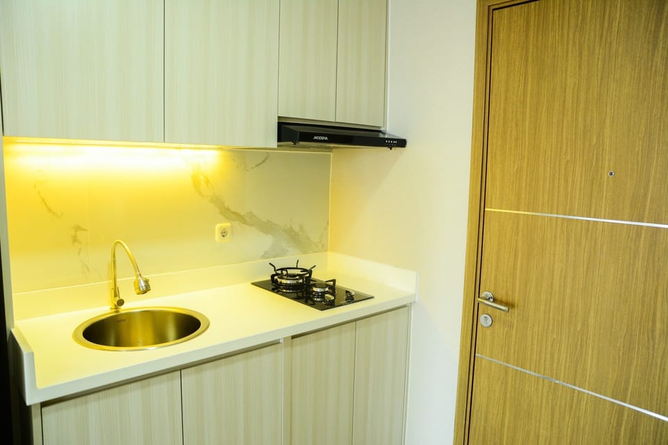 Room | Private kitchen | Fridge, stovetop, cookware/dishes/utensils