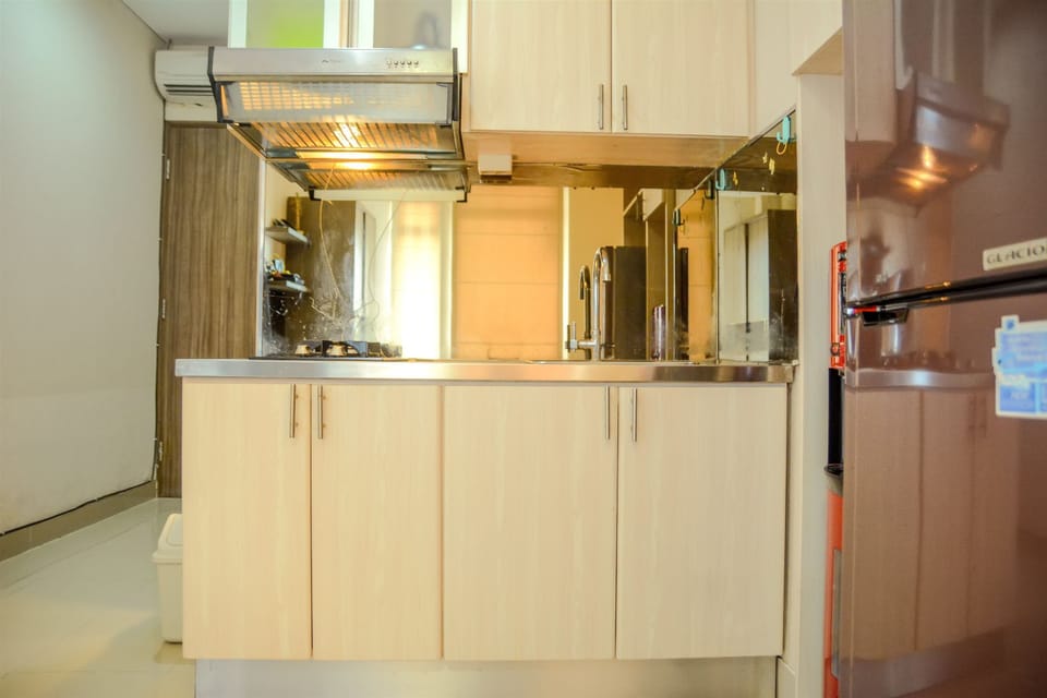 Room | Private kitchenette | Fridge, stovetop, cookware/dishes/utensils