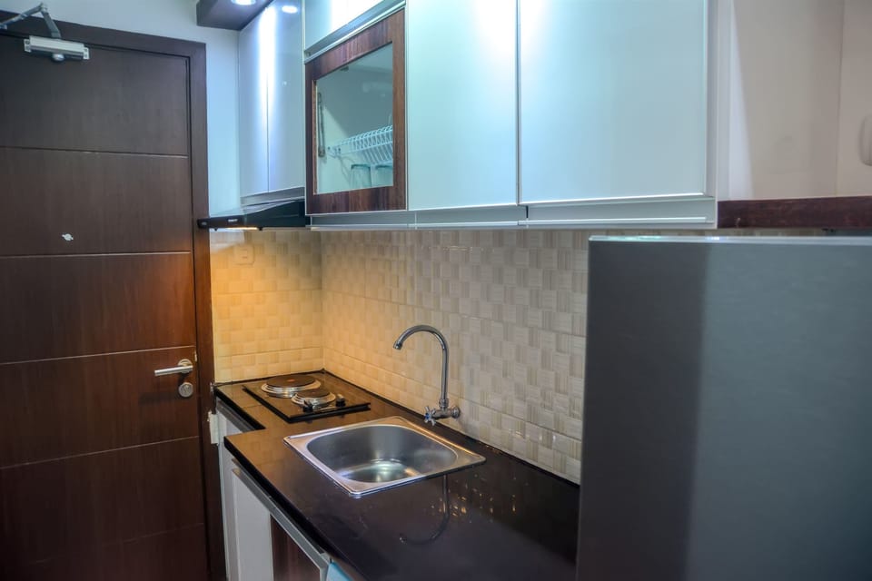 Room | Private kitchen | Fridge, stovetop, cookware/dishes/utensils