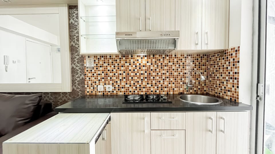 Room | Private kitchen | Fridge, stovetop, cookware/dishes/utensils