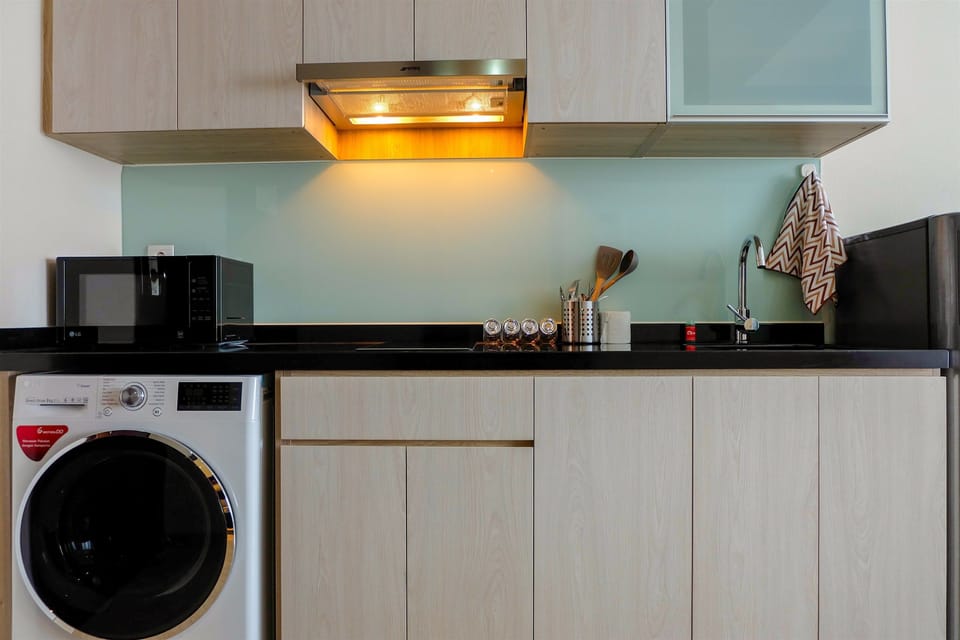 Room | Private kitchen | Fridge, microwave, stovetop, electric kettle