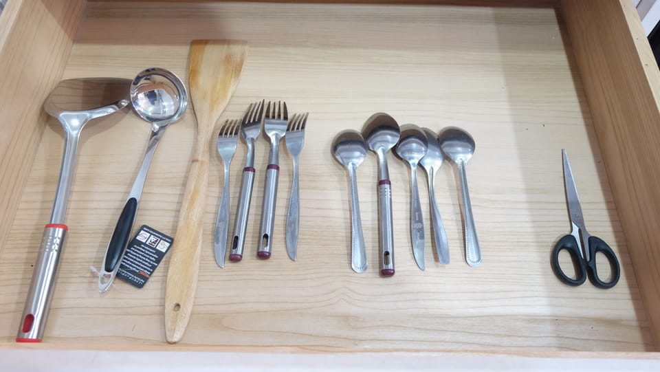 Room | Private kitchen | Fridge, stovetop, cookware/dishes/utensils