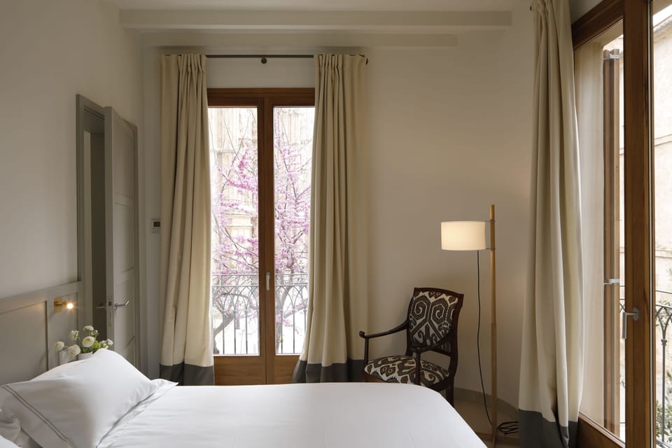 Egyptian cotton sheets, premium bedding, down comforters, pillowtop beds