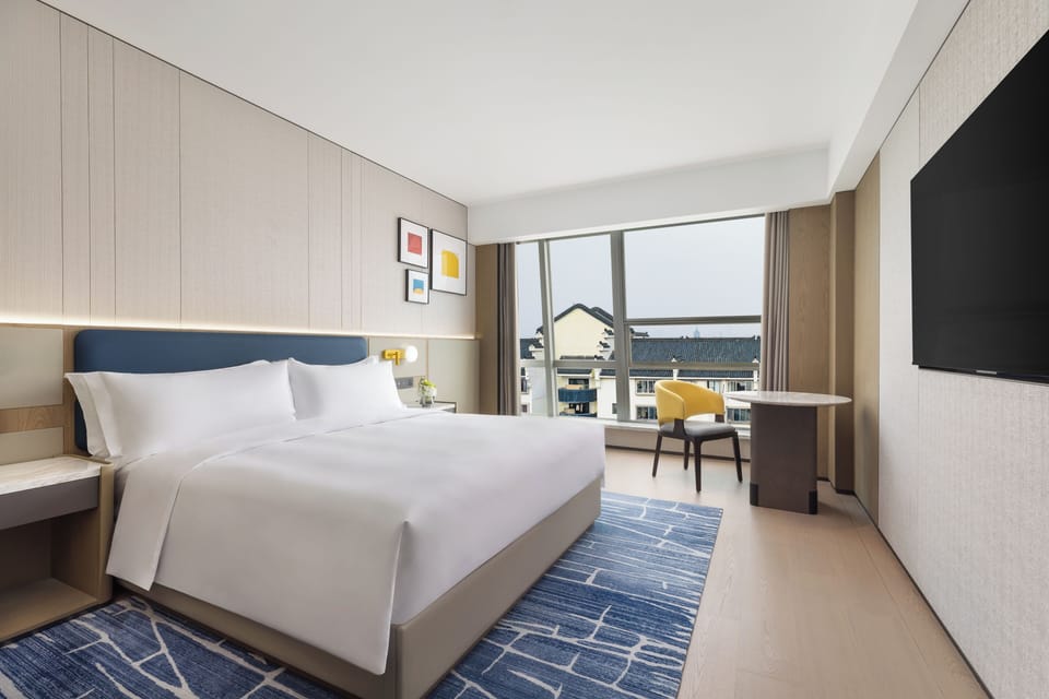 1 King Standard | Minibar, in-room safe, WiFi (free), bed sheets