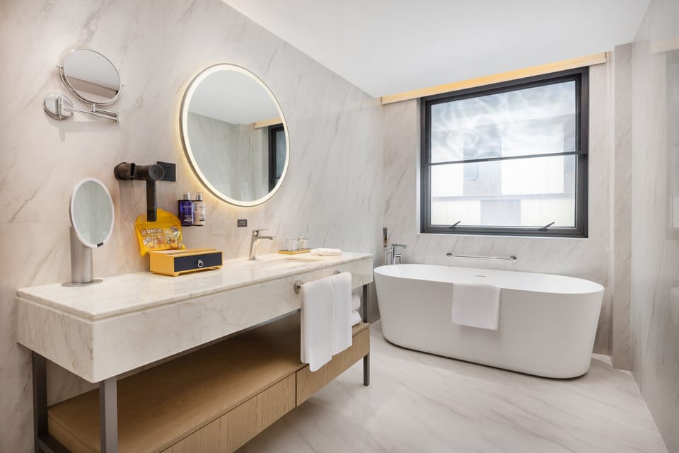 Shower, rainfall showerhead, free toiletries, hair dryer