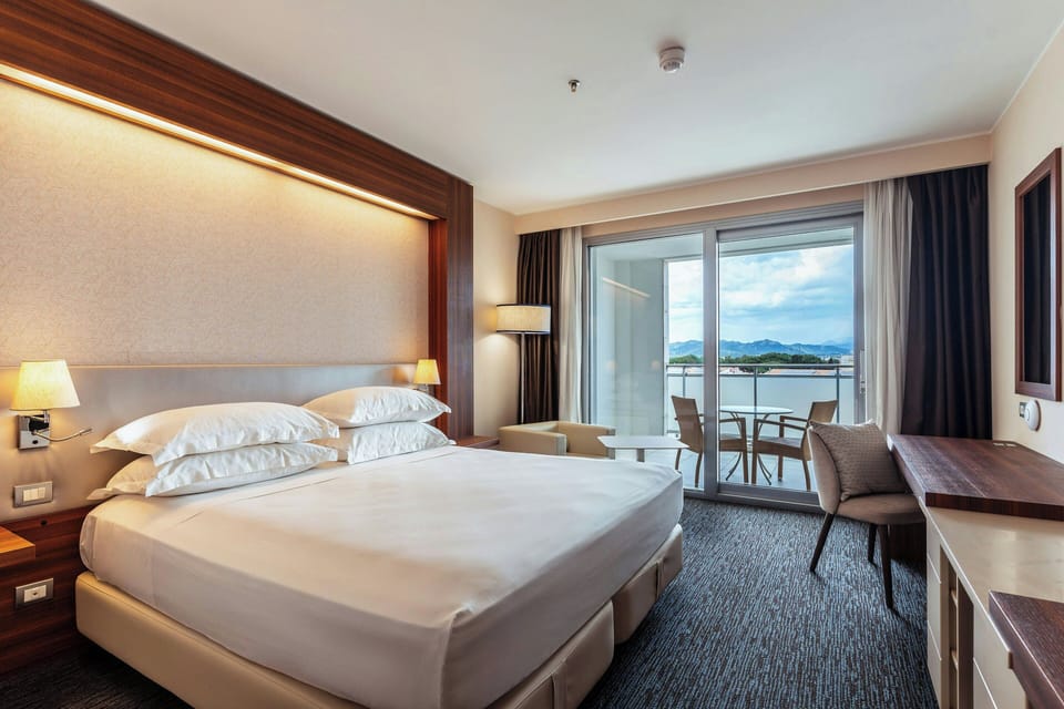 Superior Room, 1 King Bed, Non Smoking, Balcony | Hypo-allergenic bedding, down comforters, minibar, in-room safe